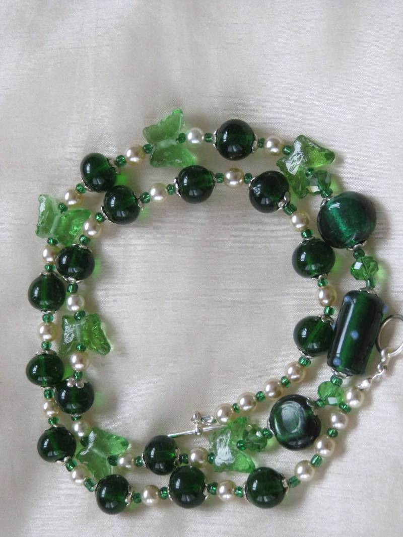 Vintage Handgemachtes Grünes Glas Mit Kunstglasperle Halskette Vintage Handgemachtes Grünes Glas Mit Kunstglasperle Halskette von WendyEjewellery