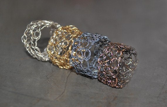 Gehäkelter Gold Ring Gehäkeltes Band Aus Goldfilled Draht Gehäkelter Gold Ring Gehäkeltes Band Aus Goldfilled Draht von WendyGrace