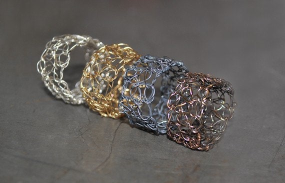 Gehäkelter Gold Ring Gehäkeltes Band Aus Goldfilled Draht Gehäkelter Gold Ring Gehäkeltes Band Aus Goldfilled Draht von WendyGrace