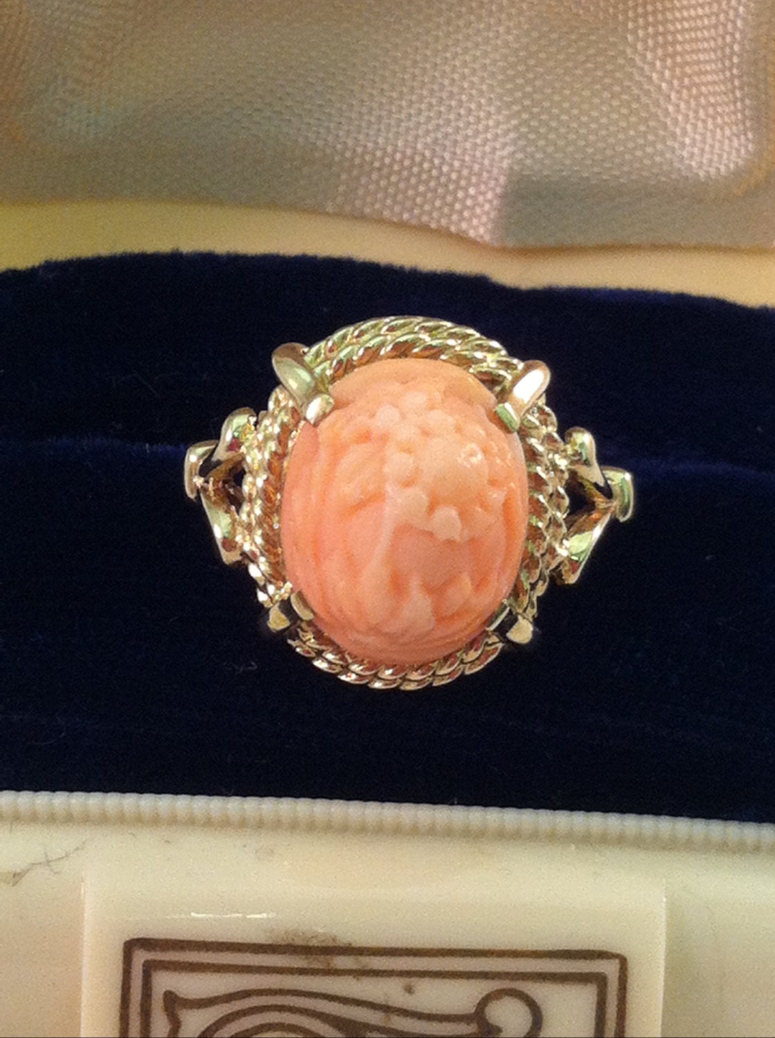 Super Schöner Antiker 14K Natur Geschnitzter Rosa Korallen Ring von WendysVintageWonders