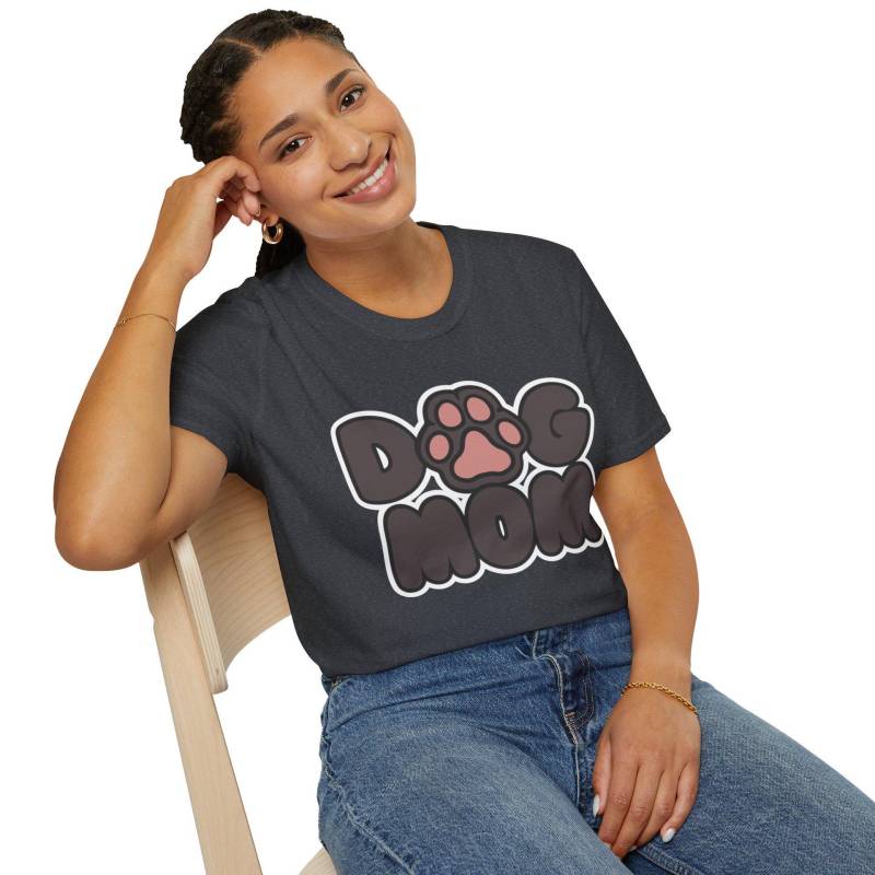 Unisex Softstyle T-Shirt With Design "Dog Mom" Unisex Softstyle T-Shirt With Design "Dog Mom" von WerbePirat