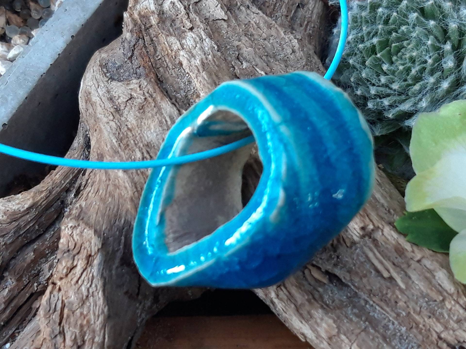 Halsreif Mit Anhänger Collier Talisman Geschmeide Bijouterie Geschenk Unikat Art Handmade Keramik, Valentinstagsgeschenk Halsreif Mit Anhänger Collier Talisman Geschmeide Bijouterie Geschenk Unikat Art Handmade Keramik, Valentinstagsgeschenk von Werderkeramik