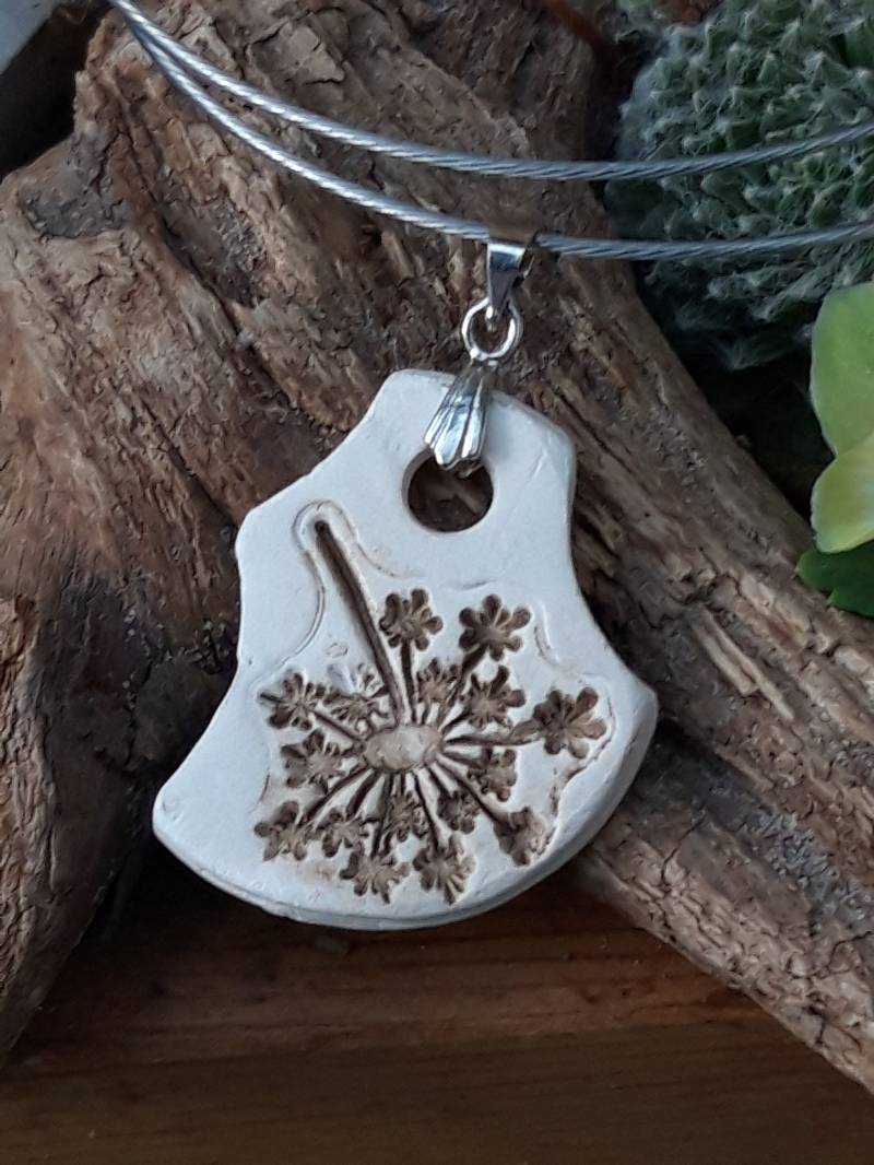 Halsreif Mit Anhänger Collier Talisman Geschmeide Bijouterie Geschenk Unikat Art Handmade Keramik, Valentinstagsgeschenk Halsreif Mit Anhänger Collier Talisman Geschmeide Bijouterie Geschenk Unikat Art Handmade Keramik, Valentinstagsgeschenk von Werderkeramik