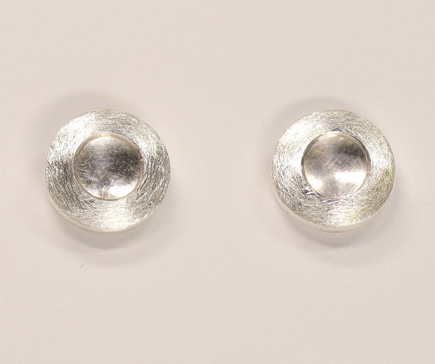 Feine Ohrstecker Silber Rund Mattiert Feine Ohrstecker Silber Rund Mattiert von WerkBrett