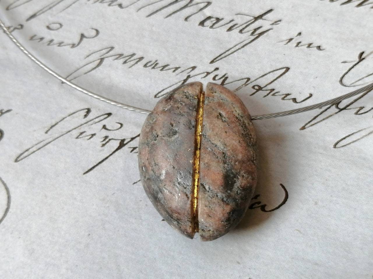 Natursteinkette Mit Blattgoldeinlage von Werkstatt29