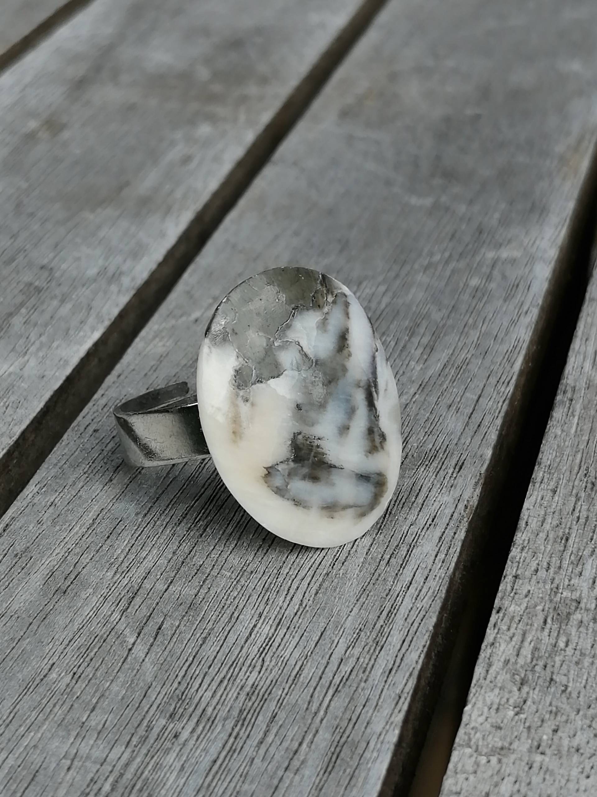 Wunderschöner Ring Aus Poliertem Strandkiesel von Werkstatt29