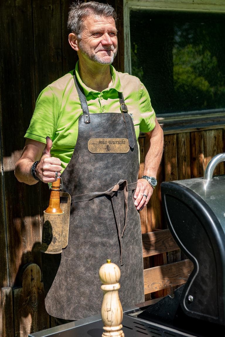 Grillschürze Handgefertigt Aus Echtem Leder Grillschürze Handgefertigt Aus Echtem Leder von WernerTrachten