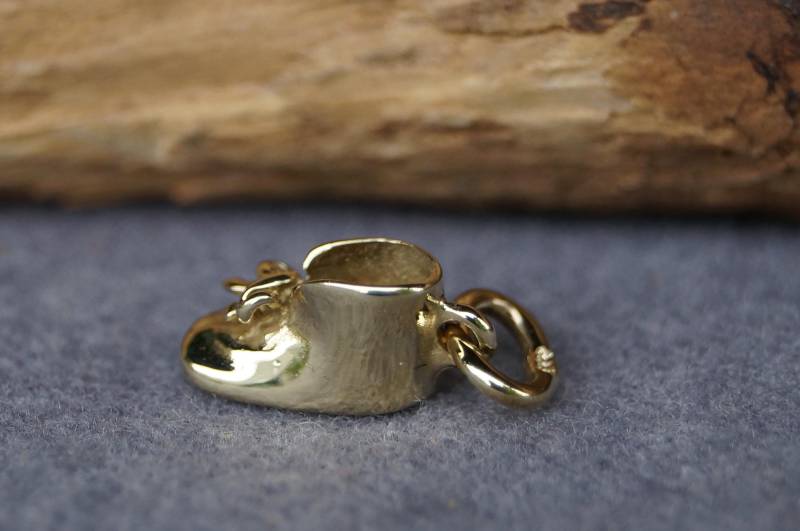 Vintage Anhänger Babyschuh Gelbgold 333/ - Bewegliche Öse Glänzend Poliert 12, 8x5, 6mm Sehr Gut Erhalten Gereinigt Vintage Anhänger Babyschuh Gelbgold 333/ - Bewegliche Öse Glänzend Poliert 12, 8x5, 6mm Sehr Gut Erhalten Gereinigt von WertGeschaetzt