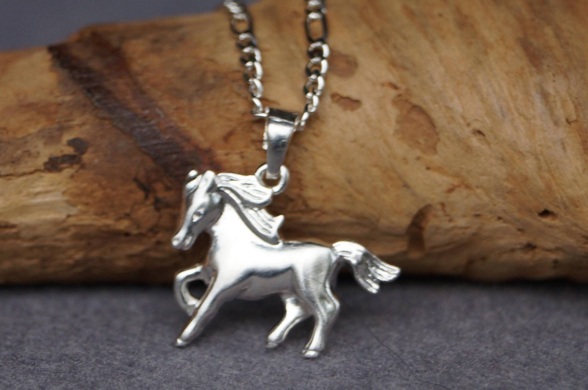 Vintage Kette Mit Anhänger Pferd in Silber 925/ - Gestempelt 15, 4x18, 7mm Bewegliche Öse Fantasiemuster Diamantiert Länge 45cm von WertGeschaetzt