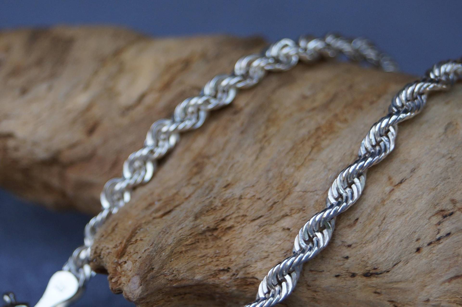 Vintage Kordel Armband Silber 925/ - Gestempelt Länge 21cm Kordelmuster 2, 5mm Durchmesser Federring Sehr Gut Erhalten Und Gereinigt Vintage Kordel Armband Silber 925/ - Gestempelt Länge 21cm Kordelmuster 2, 5mm Durchmesser Federring Sehr Gut Erhalten Und Gereinigt von WertGeschaetzt