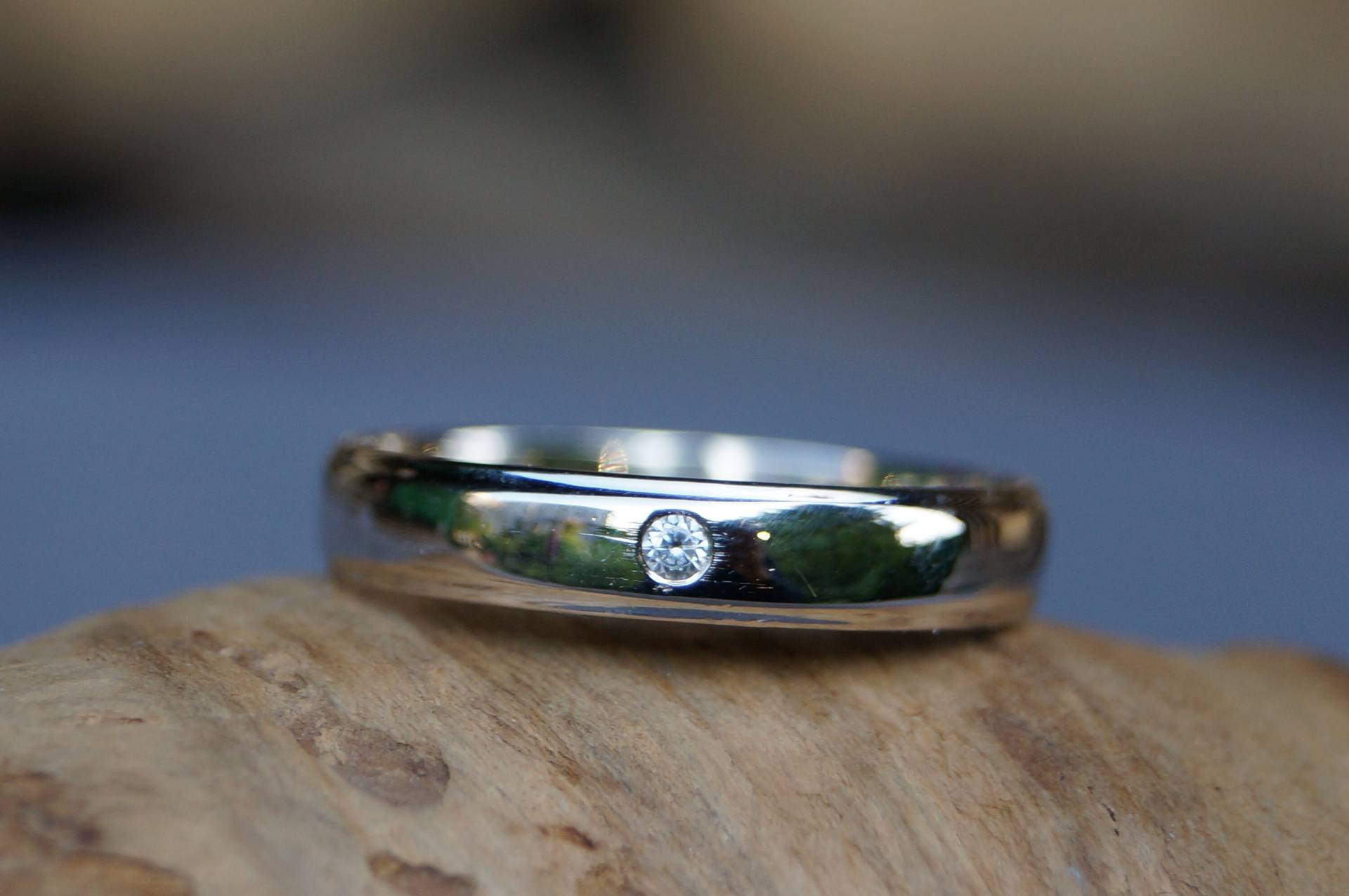 Vintage Ring Weißgold 585/ - Gestempelt 1 Brillant 0, 02Ct Ringgröße 53 3, 5mm Breite Glänzend Poliert Sehr Gut Erhalten Gereinigt Vintage Ring Weißgold 585/ - Gestempelt 1 Brillant 0, 02Ct Ringgröße 53 3, 5mm Breite Glänzend Poliert Sehr Gut Erhalten Gereinigt von WertGeschaetzt
