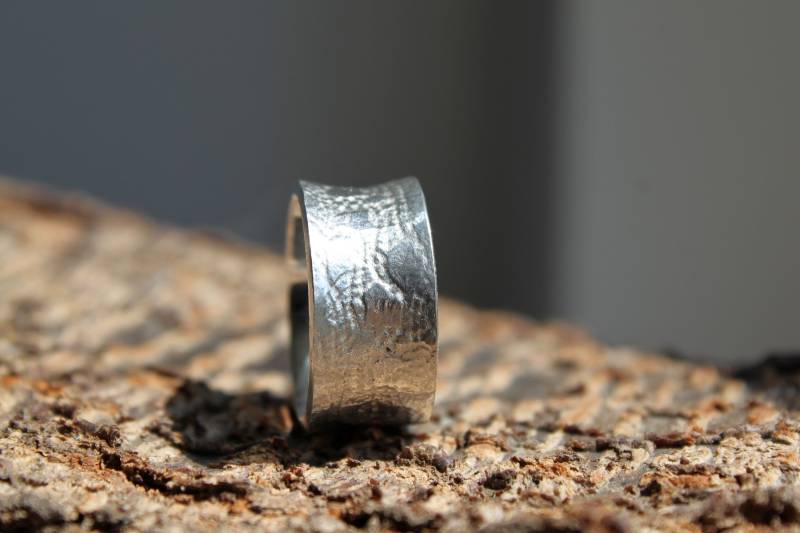 Gewalzter Feinsilberring Mit Spitzenmuster von Weserschmuck