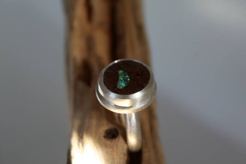 Opalring Boulderopal in Mattiertem Silber von Weserschmuck