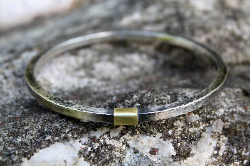 Rustikaler Silberarmreif Mit Goldstreifen von Weserschmuck