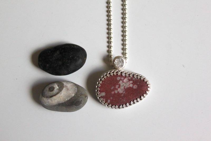 Silberkette Mit Strandkiesel in Krönchenfassung Und Feinsilbernugget von Weserschmuck