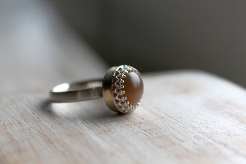 Silberring Mit Mondstein in Krönchenfassung Goldstreifen von Weserschmuck