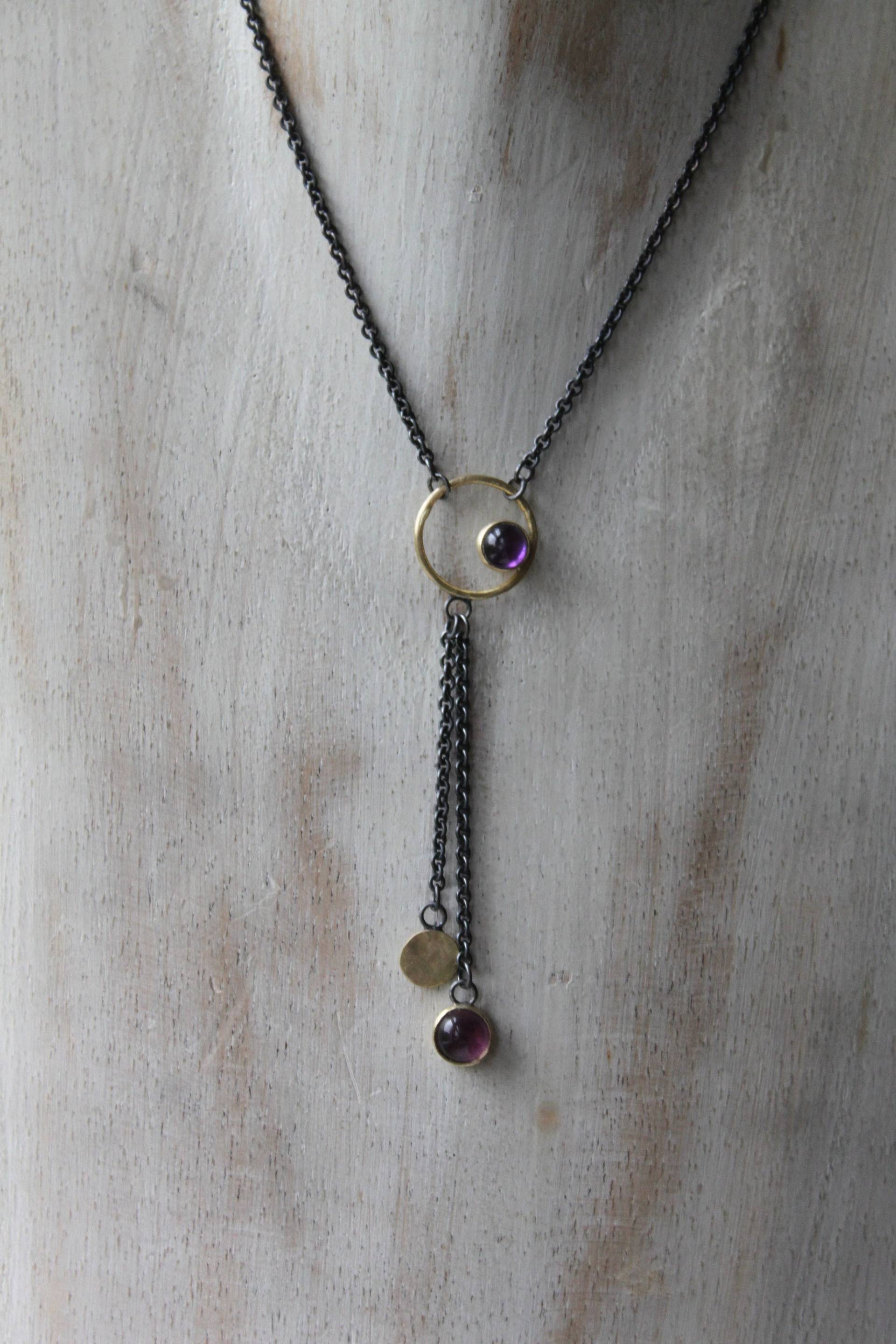 Zarte Kette Aus Geschwärztem Silber Und Gold Mit Amethysten Zarte Kette Aus Geschwärztem Silber Und Gold Mit Amethysten von Weserschmuck