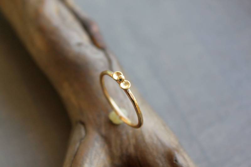 Zierlicher Gehämmerter Ring Aus 585Er Gold Mit Goldverzierung | 585/ von Weserschmuck