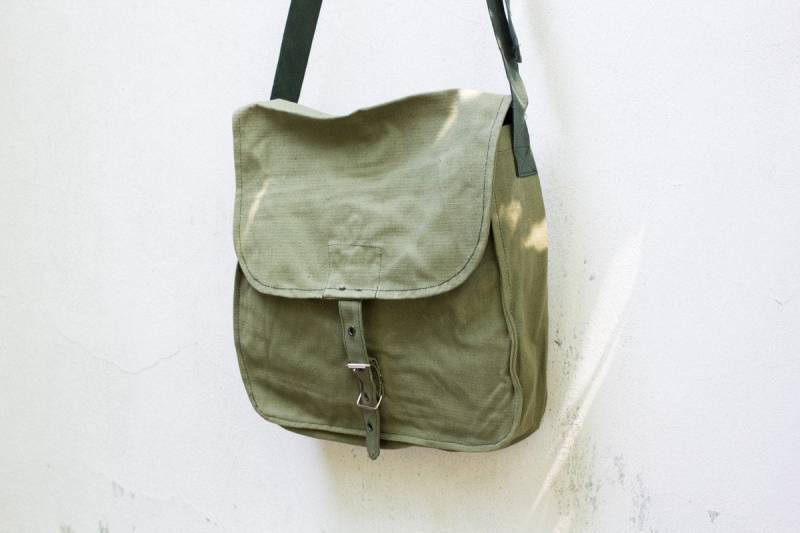 Vintage Khaki Militärarmee Umhängetasche, Bestickte Canvas Tasche, Sowjetisch Unbenutzt Udssr Sammlerstück Aus Dem Kalten Krieg, Armeetasche Vintage Khaki Militärarmee Umhängetasche, Bestickte Canvas Tasche, Sowjetisch Unbenutzt Udssr Sammlerstück Aus Dem Kalten Krieg, Armeetasche von WessexVintage
