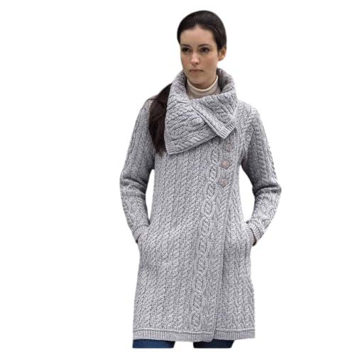 Aran-Kragenmantel mit Knöpfen, hellgrau Aran-Kragenmantel mit Knöpfen, hellgrau von West End Knitwear