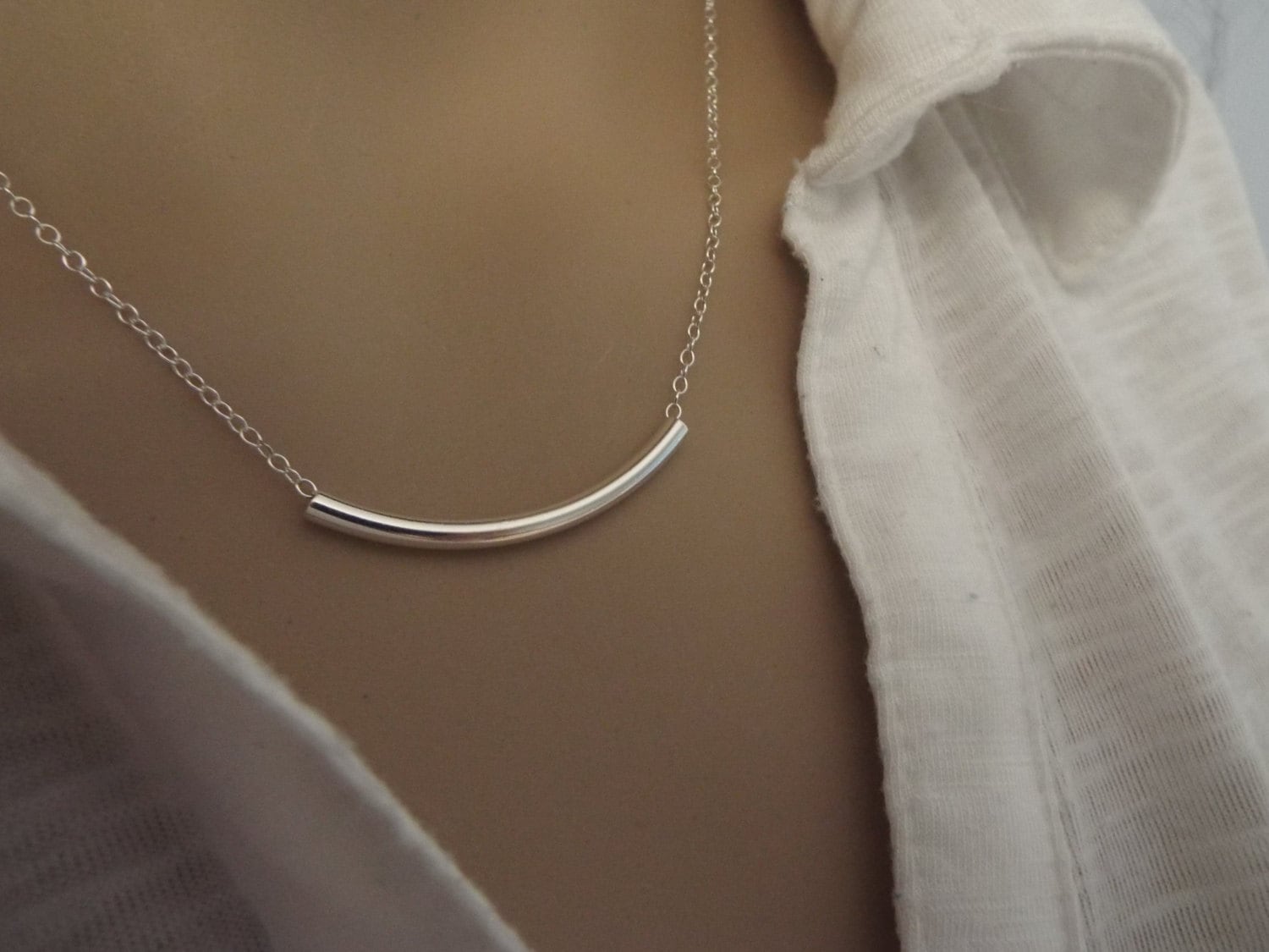 Geschwungene Schlauch-Halskette Aus Sterling Silber Minimalist Bar Anhänger Zierliche Schmuck Für Jeden Tag Geschwungene Schlauch-Halskette Aus Sterling Silber Minimalist Bar Anhänger Zierliche Schmuck Für Jeden Tag von West9th