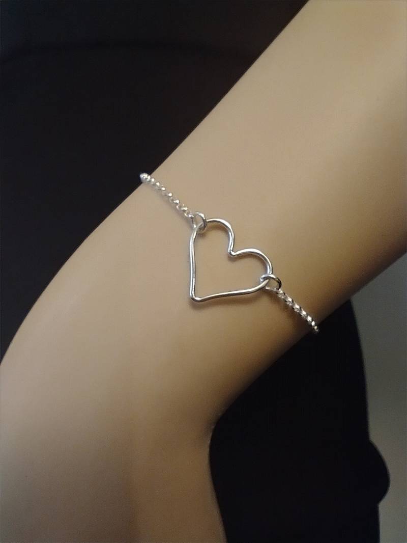 Floating Heart Armband Aus Sterlingsilber Floating Heart Armband Aus Sterlingsilber von West9th