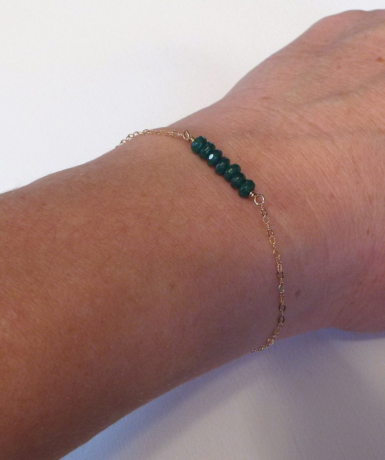 Smaragd Grün Jade Gold Fill Armband Zierlicher Freundschaftsschmuck Smaragd Grün Jade Gold Fill Armband Zierlicher Freundschaftsschmuck von West9th