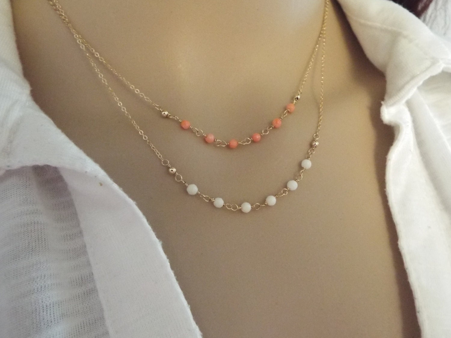 Winzige Korallenperlen-Halskette Sterling Silber, Gold Oder Roségold Fill Winzige Korallenperlen-Halskette Sterling Silber, Gold Oder Roségold Fill von West9th