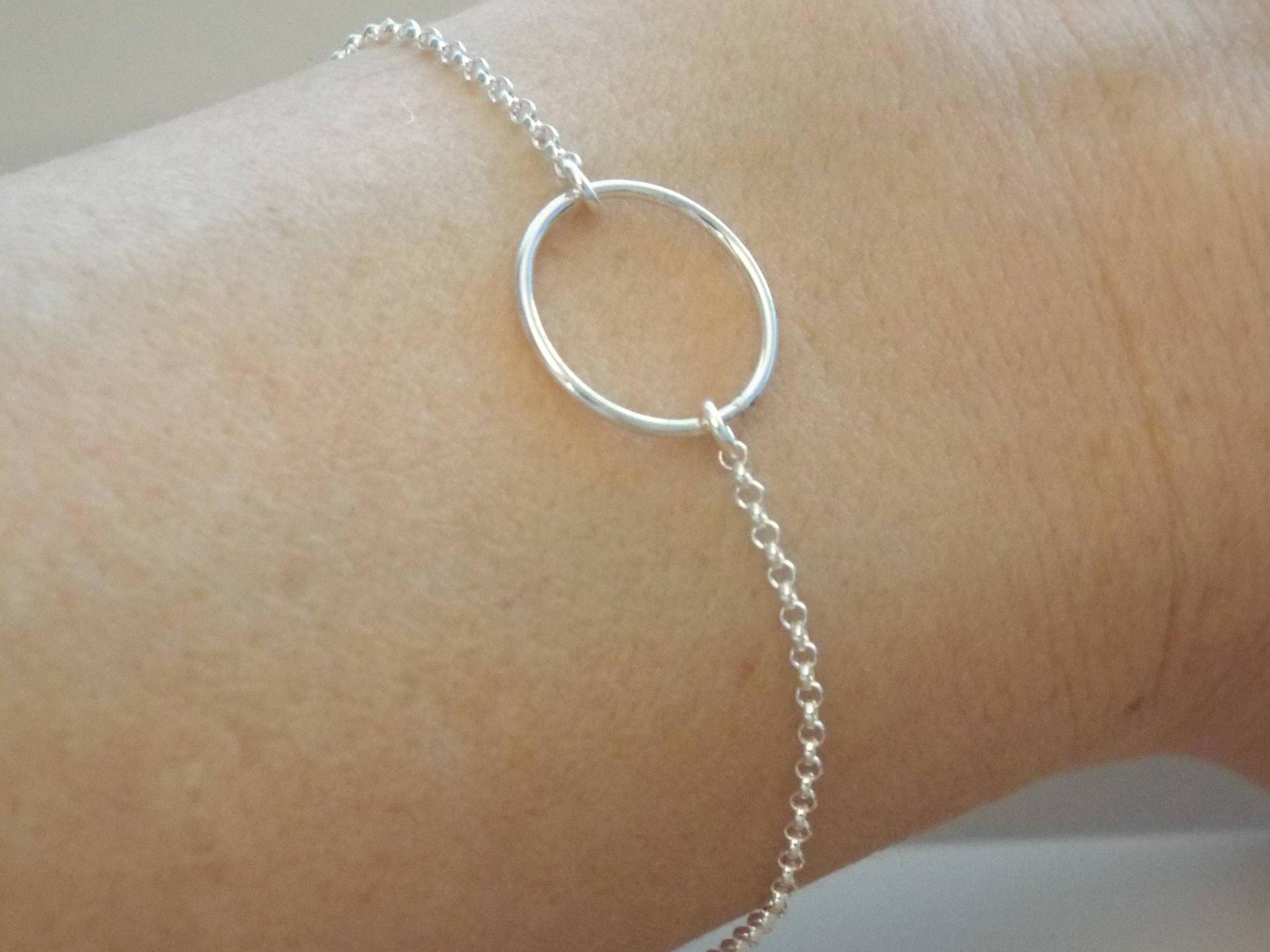 sterling Silber Karma Armband Zierlicher Kreis Eternity Schmuck sterling Silber Karma Armband Zierlicher Kreis Eternity Schmuck von West9th