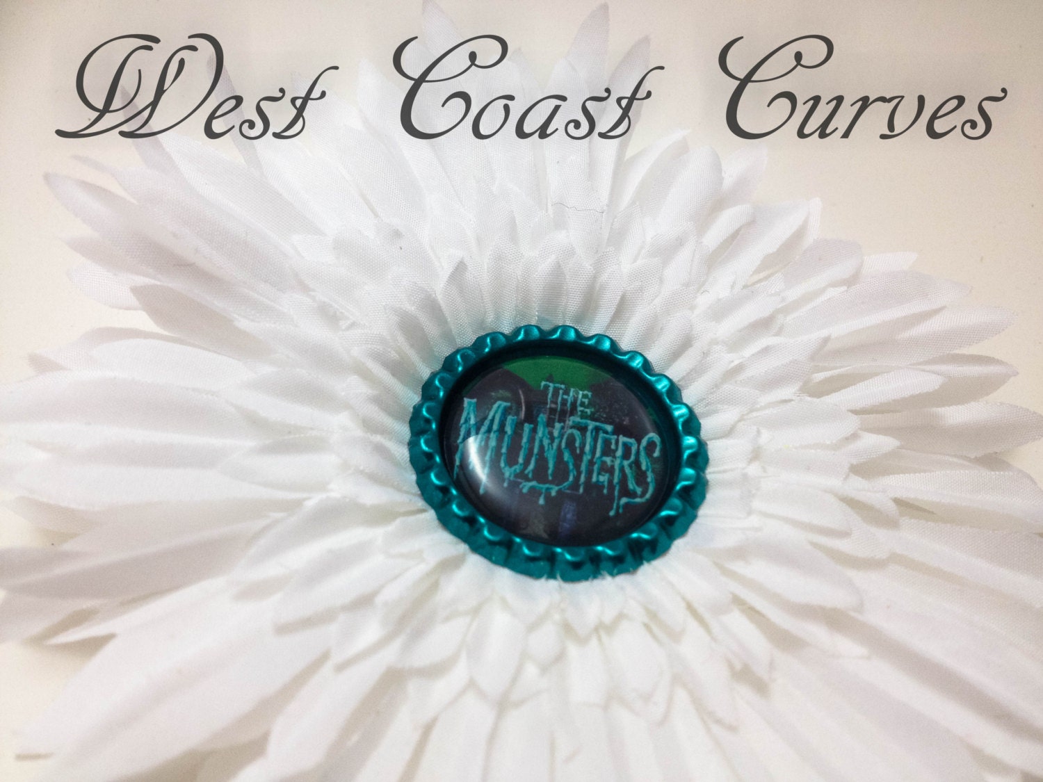 Die Munsters Inspiriert Flower Clip Die Munsters Inspiriert Flower Clip von WestCoastCurves