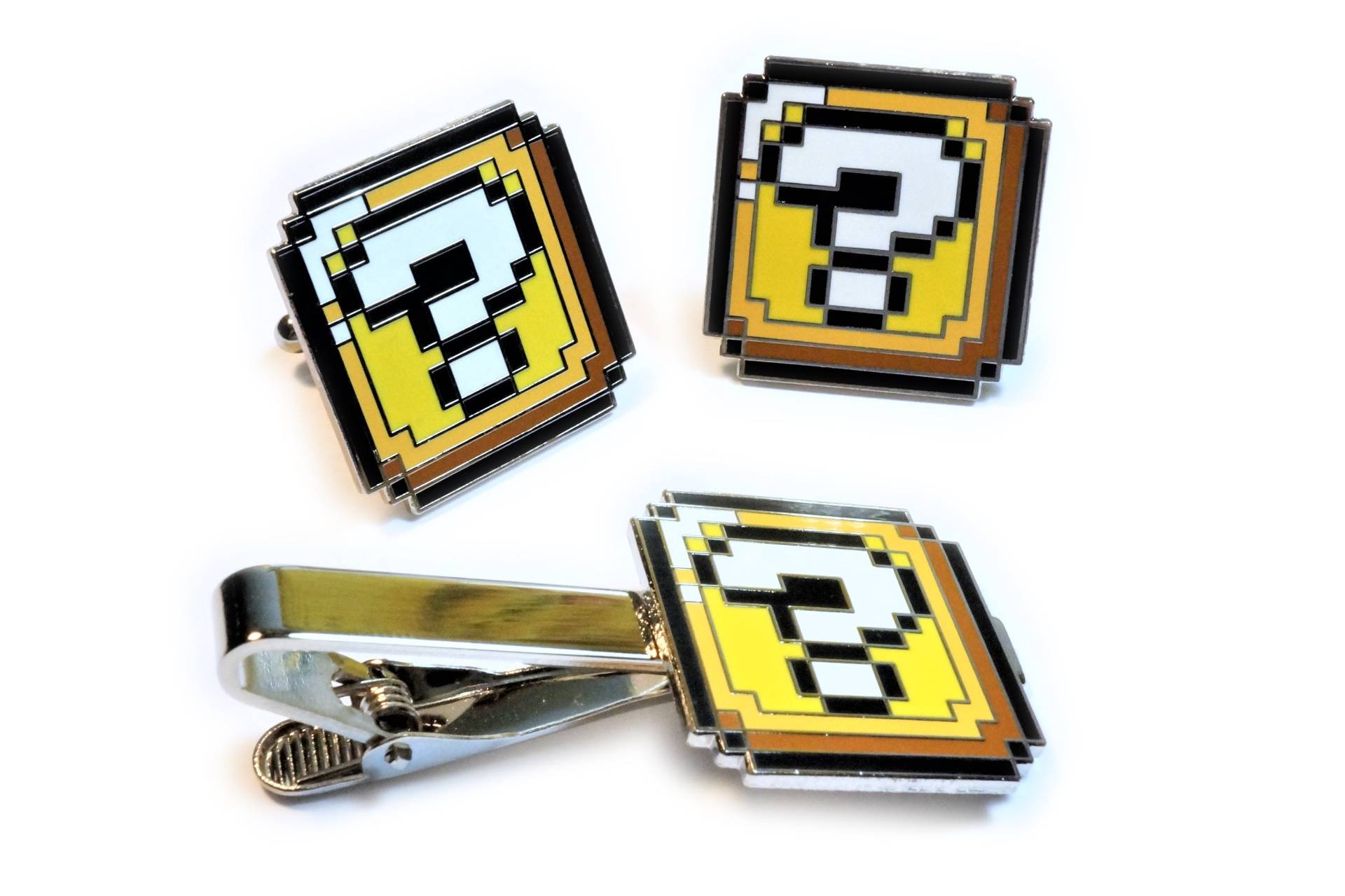 Super Mario World Pixel ? Frage Box Power Up Krawattenklammer & Manschettenknöpfe Set Super Mario World Pixel ? Frage Box Power Up Krawattenklammer & Manschettenknöpfe Set von WestCoastPins