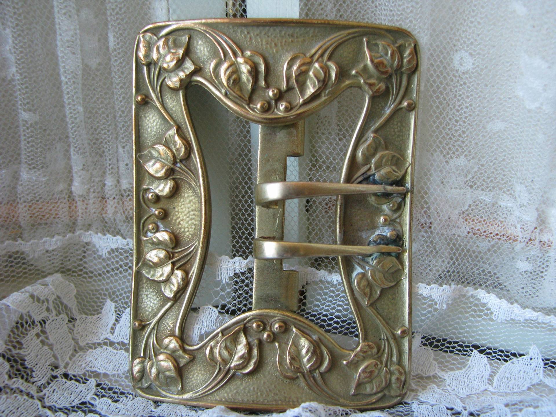 Antike Gürtelschnalle, Antike Repousse Gold Gefüllt Vergoldet, Jugendstil Hochzeit Gürtelschnalle von WestEndMarket