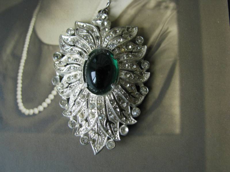 Art Deco Paste Anhänger, Kunst Smaragd Topf Metall Anhängerart Hochzeit Schmuck, Braut Anhänger von WestEndMarket