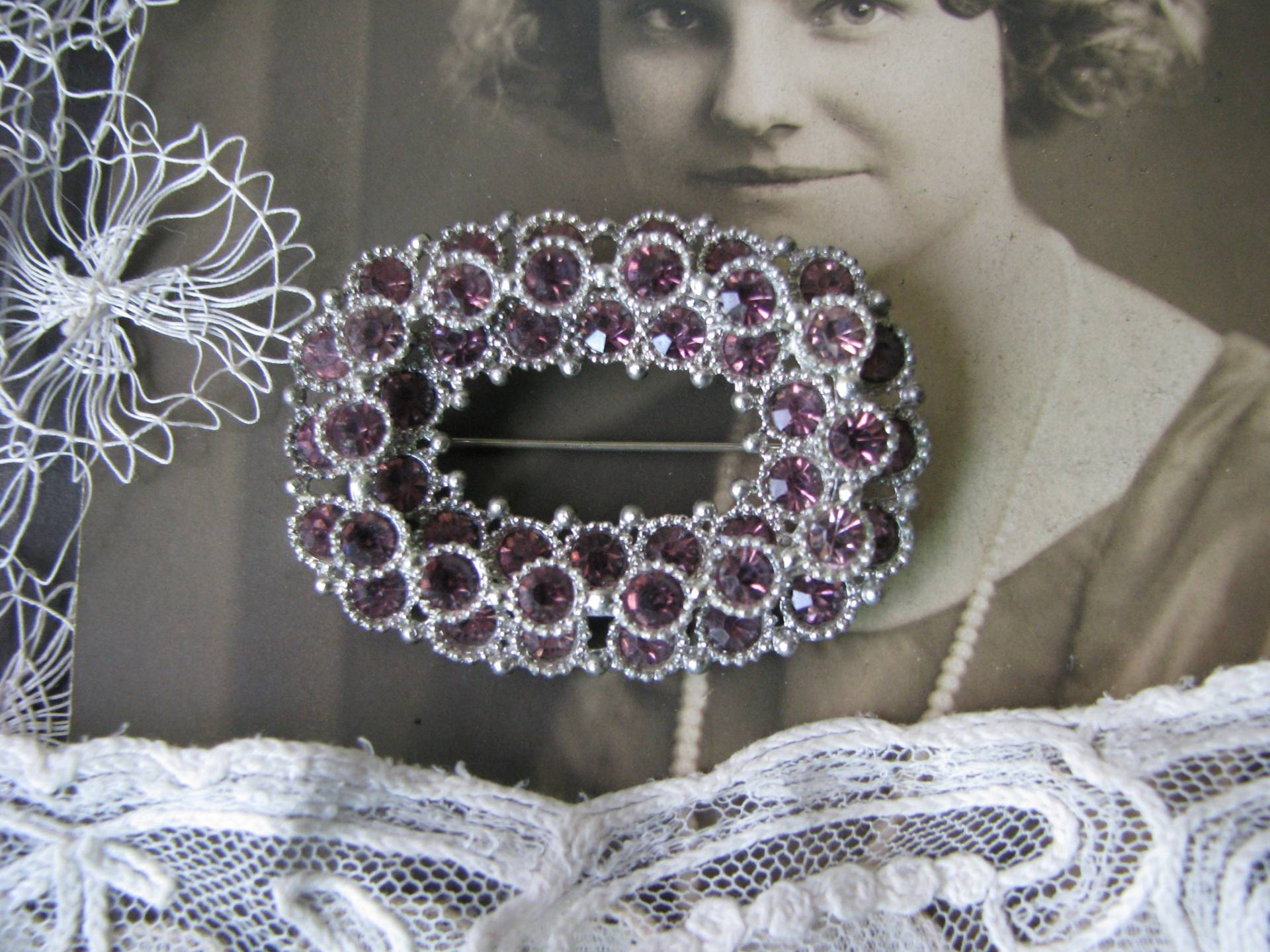 Art Deco Paste Brosche, Topf Metall Lila 1930Er Jahre Hochzeit Braut Geschenke Für Bräute Art Deco Paste Brosche, Topf Metall Lila 1930Er Jahre Hochzeit Braut Geschenke Für Bräute von WestEndMarket