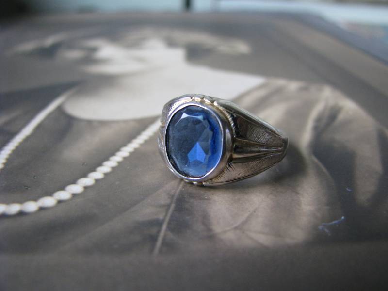 Art Deco Paste Ring, Faux Saphir Vintage Herren Blauer Band Größe 7 von WestEndMarket