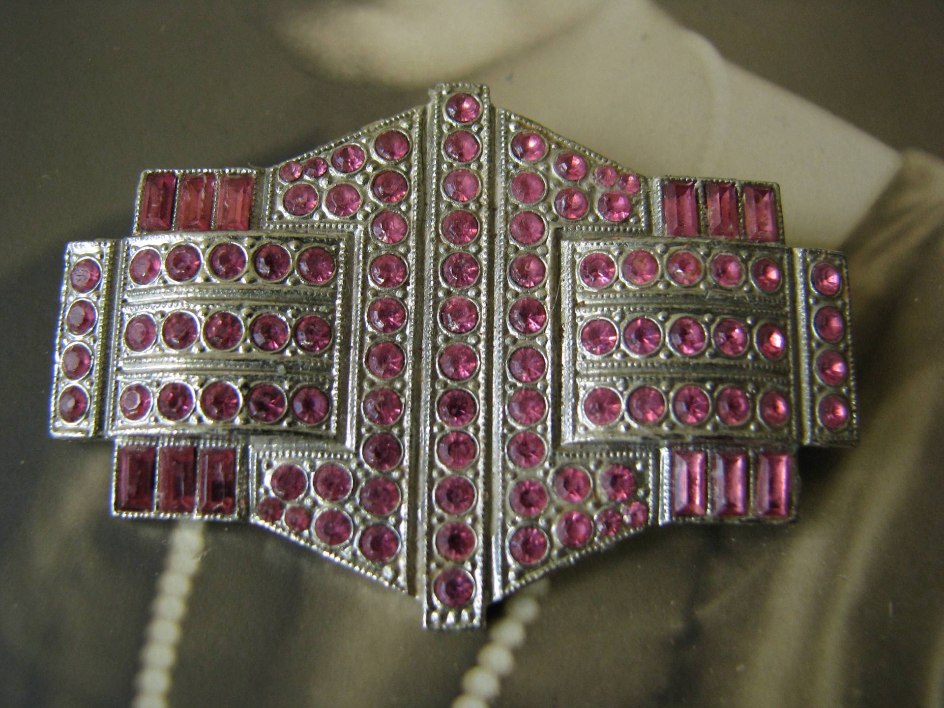 Rosa Art Deco Brosche, Strass Brosche Rosa Art Deco Brosche, Strass Brosche von WestEndMarket
