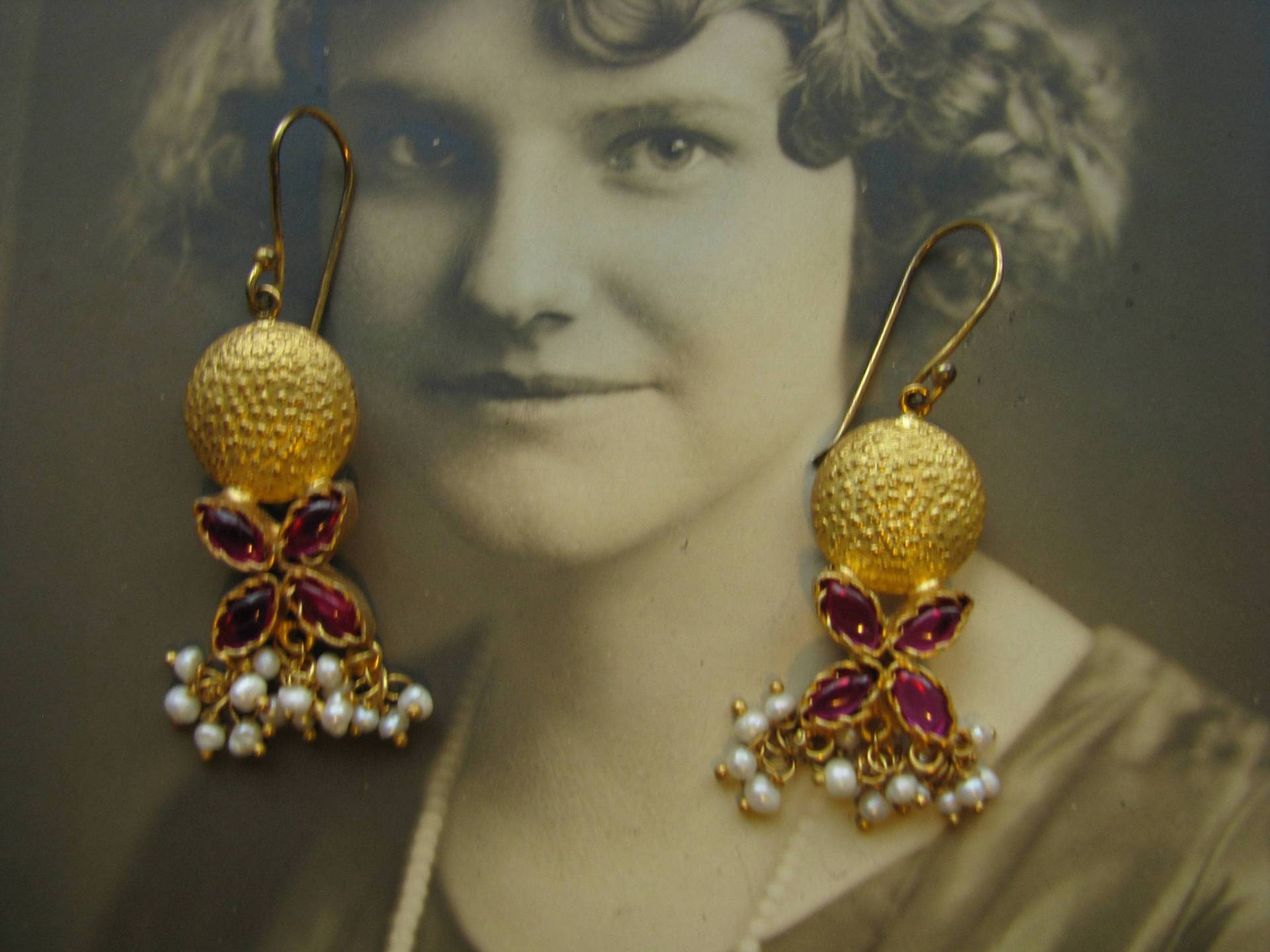 Vermeil Rubin Und Perlen Cluster Ohrringe, Sterling Silber Gold Over Lab Rubies von WestEndMarket