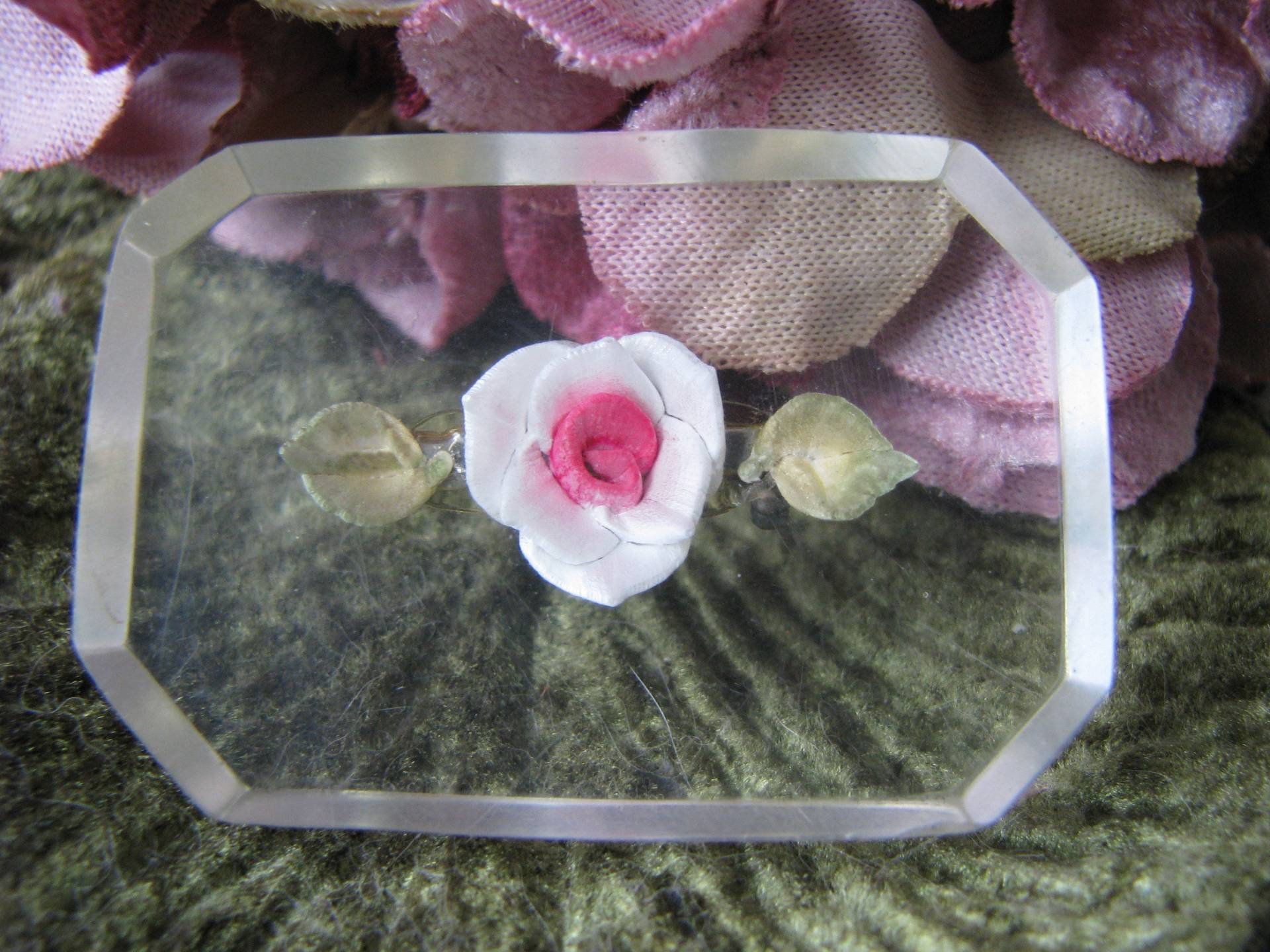 Vintage Lucite Rosen Brosche, Rückseite Geschnitzte Klare Brosche Vintage Lucite Rosen Brosche, Rückseite Geschnitzte Klare Brosche von WestEndMarket