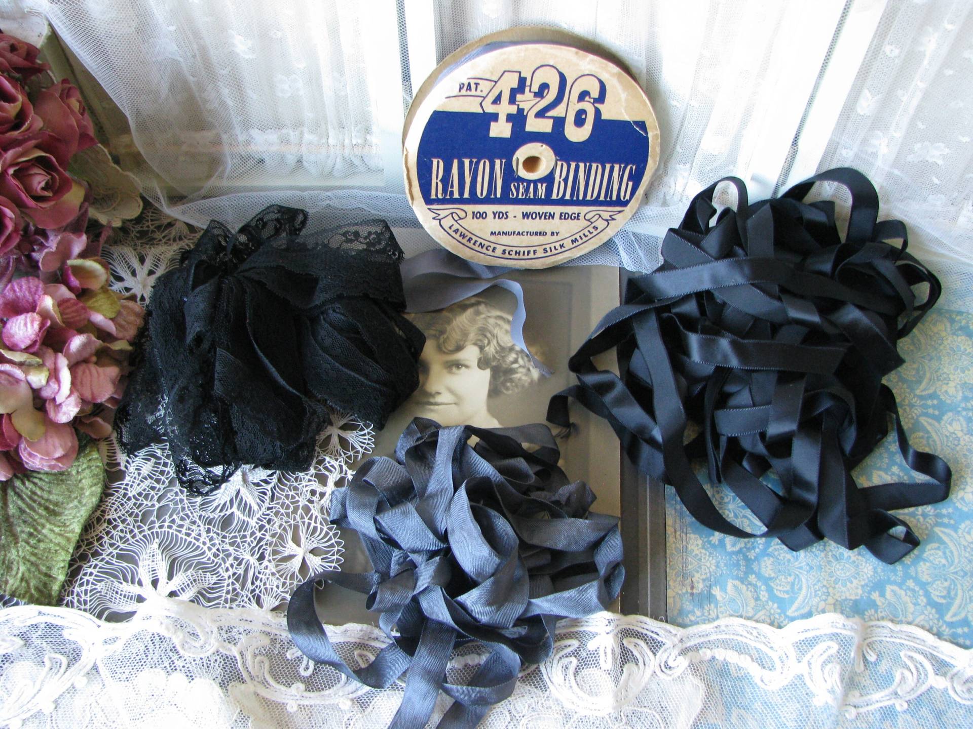 Vintage Nahtbindung, Bänder Lot, Spitzenbesatz Nahtbinder Bastelband Spitze Schwarze Spitze, Schwarzes Band Vintage Nahtbindung, Bänder Lot, Spitzenbesatz Nahtbinder Bastelband Spitze Schwarze Spitze, Schwarzes Band von WestEndMarket