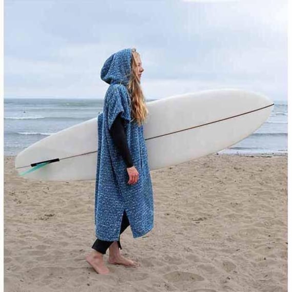 Surf Poncho Wechselrobe | Kapuzenhandtuch Hoodie Swim Parka Dicke 100% Baumwolle Blau Schwarz Anthrazit Reißverschlusstasche Bananenblatt Print von WestPath