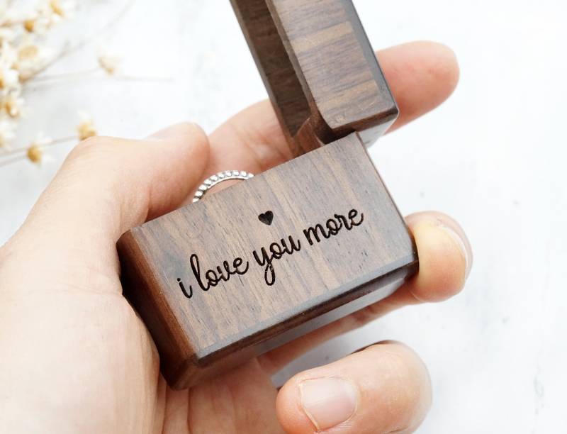 Flip Holz Ring Box, Schlanke Ringbox, Sleek Verlobung Vorschlag Ehering Rustikale Geschenk Für Sie von WestWindCo