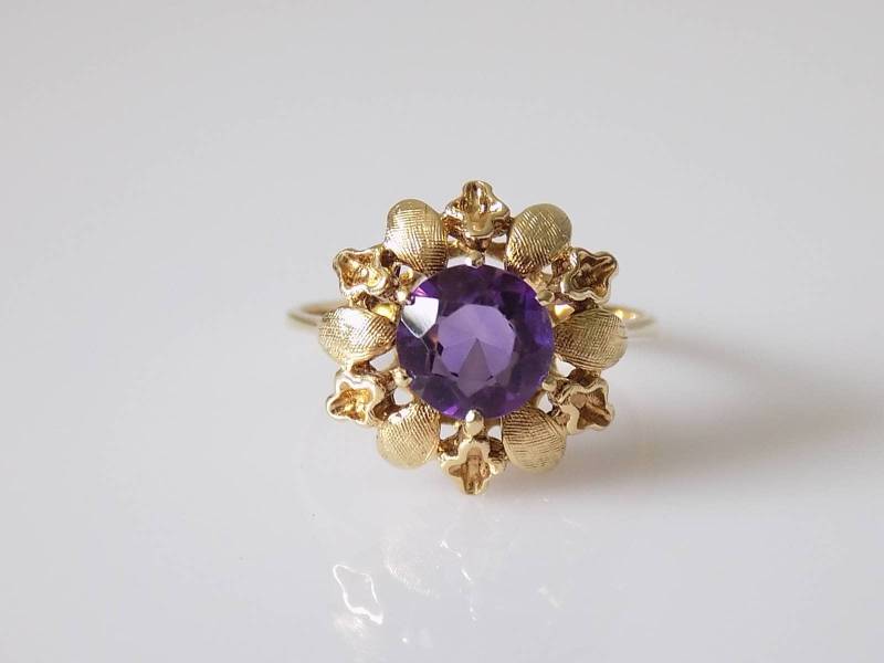 Vintage 14K Gold Amethyst Solitär Blumenring, Geschenk Für Sie, Februar Geburtsstein Vintage 14K Gold Amethyst Solitär Blumenring, Geschenk Für Sie, Februar Geburtsstein von WestandSonJewellery