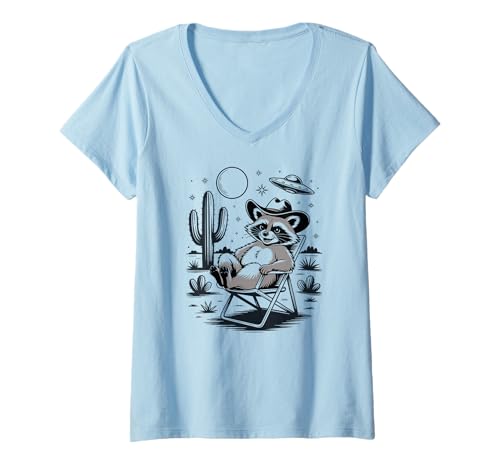 Damen Raccoon Cowboy Entspannen Unter UFO Alien Nacht Wüste Himmel T-Shirt mit V-Ausschnitt von Western Desert Kosmischer Waschbär Chill Space