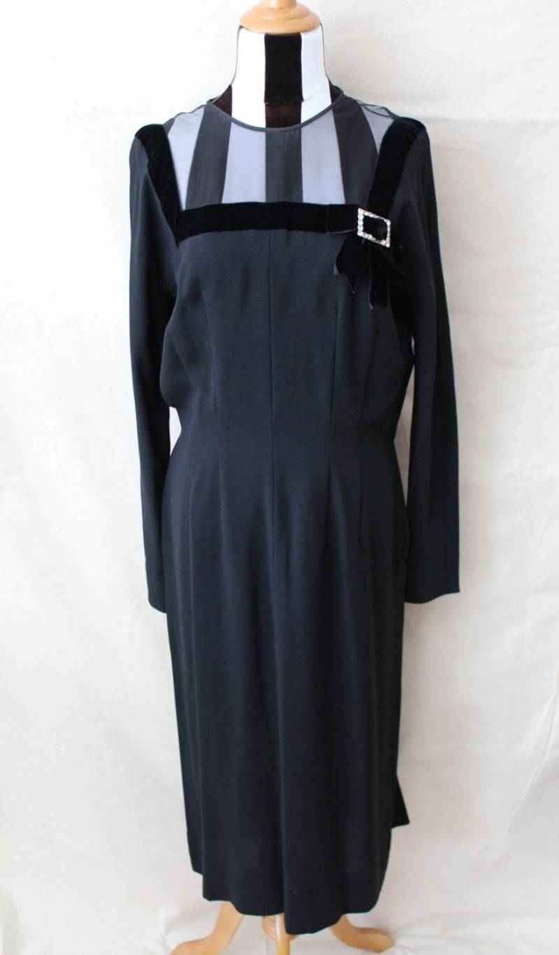 1950Er Jahre Schwarzes Kleid Illusion Ausschnitt | 50Er Partykleid Strass Brosche Und Samtakzente Langarm Midi von WesternWallflowers