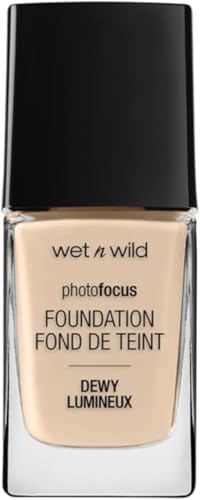 Wet n Wild - Photo Focus Foundation DEWY - Feuchtigkeitsspendende Foundation in Nude Elfenbein - Deckt Unreinheiten ab, eignet sich für normale und trockene Haut - Vegan - Nude Ivory von Wet n Wild