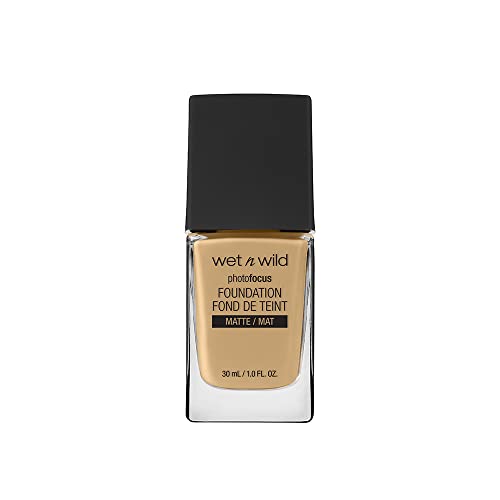 wet n wild - Photo Focus Foundation - Foundation Goldenes Beige - Hochdeckend, für makellose Haut auf Fotos - Reduziert feine Linien, Flecken und Falten - Vegan - Golden Beige von Wet n Wild