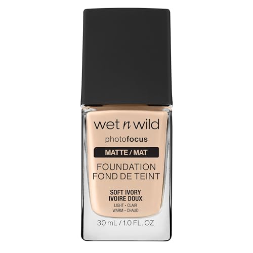 Wet n Wild - Photo Focus Foundation - Foundation Sanftes Elfenbein - Hochdeckend, für makellose Haut auf Fotos - Reduziert feine Linien, Flecken und Falten - Vegan - Soft Ivory von Wet n Wild