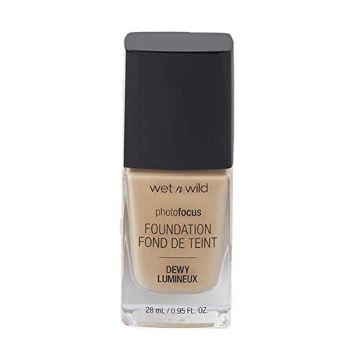 Wet n Wild - Photo Focus Foundation DEWY - Feuchtigkeitsspendende Foundation in Weichem Beige - Deckt Unreinheiten ab, eignet sich für normale und trockene Haut - Vegan - Soft Beige von Wet n Wild