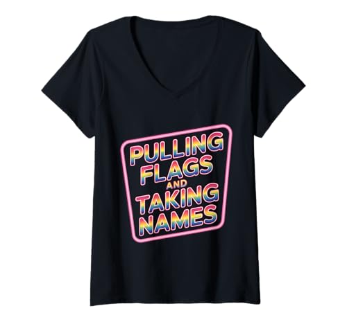 Damen Pulling Flags and Taking Names Fahnen Fußball |- T-Shirt mit V-Ausschnitt Damen Pulling Flags and Taking Names Fahnen Fußball |- T-Shirt mit V-Ausschnitt von Wettbewerbsfähiges Flag -Fußballspiel