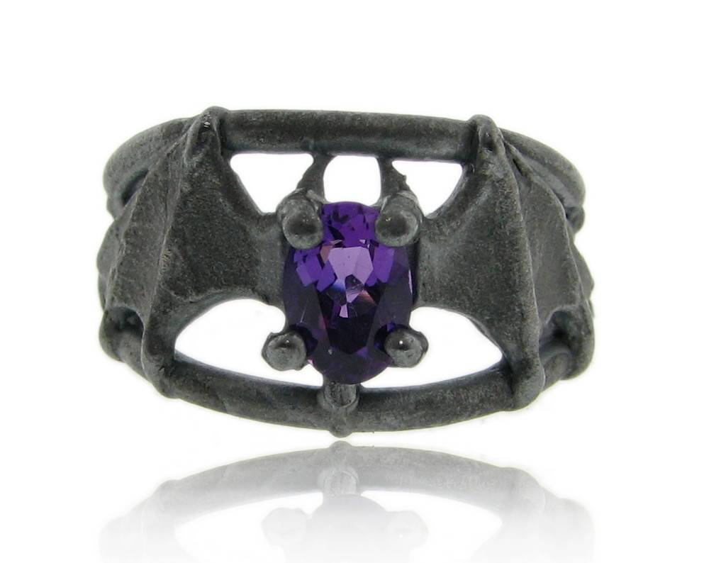 Fledermaus Ring Aus Schwarzsilber Und Amethyst von WexfordJewelers